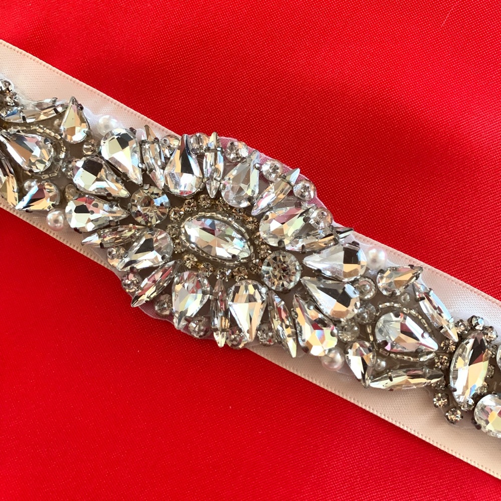 Tadashi Shoji Wedding New Sash/Belt Rhinestone on Ribbon. NWOT. Never Worn.